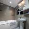 Spacious and Comforatable Modern Rooms - Clayton