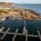 Cove Landing Marina Apartment 2 SS James Comrie Sleeps 4