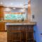 Cozy Retreat with Pool Views Walk to South Mtn Trails - 凤凰城