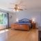 Cozy Retreat with Pool Views Walk to South Mtn Trails - 凤凰城