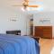 Cozy Retreat with Pool Views Walk to South Mtn Trails - 凤凰城