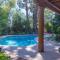 Cozy Retreat with Pool Views Walk to South Mtn Trails - 凤凰城