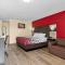 Econo Lodge Inn & Suites