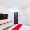 OYO 489 Casa Mia Hotel Suites