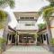 OYO 489 Casa Mia Hotel Suites