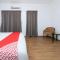 OYO 89915 East Mount Hotel