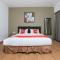 OYO 89915 East Mount Hotel