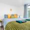 RIVER RETREAT- near Holloway U, Thorpe Park and Heathrow airport - Thorpe