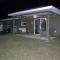 COZY home with fenced patio - أوكالا