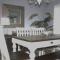 COZY home with fenced patio - أوكالا