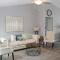COZY home with fenced patio - أوكالا