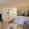 Shore Life Retreat One Block to Beach - ترافيرس سيتي