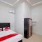 OYO 90503 Madina Residence Syariah - 棉兰