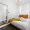 Bluestone Cottage - Vintage Courtyard Charm in CBD