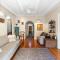 Bluestone Cottage - Vintage Courtyard Charm in CBD