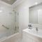 Bluestone Cottage - Vintage Courtyard Charm in CBD