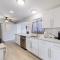 Bright & Cozy Upper Unit in Denver - دنفر