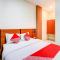 Hotel O SeanS Residence Mansyur Near Universitas Sumatra Utara USU