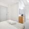 Pass the Keys Chic 3-Bedroom Retreat with Private Balcony - 伦敦