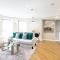 Modern City Apartment - Sleeps 4 & Walk to Arena