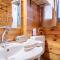 Country lodging in Manot