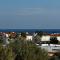 THE A-LINE SEAVIEW MALAMA APARTMENT with pool, tennis court & gym