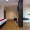 OYO 43915 T P Hotel - 实兆远
