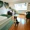 HOMELY STAY Serenity Greens - Stylisch Studio-Apartment with kitchen - 10 min to central station, pet friendly