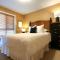 Exceptional Boutique Cottage with Incredible Lake & Vineyard Views - Sleeps 6