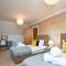 Spacious 4 Bedroom 3 Bathroom House - Sleeps up to 8 - Free Parking, Balcony, Fast Wifi and Smart TVs by Yoko Property - 米尔顿凯恩斯