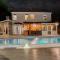 Tiki Hut, Bar, Kitchenette, Grill, Firepit at Pool - تشارلوت