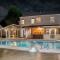 Tiki Hut, Bar, Kitchenette, Grill, Firepit at Pool - Charlotte