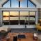 Modern and Dog Friendly Holiday Home with Sea Loch Views - Breaclete