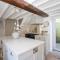 Rainbow Cottage, A Detached House with Hot Tub and private parking - أورمسكيرك