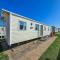 Cosy 8 Berth Caravan For Hire At Manor Park In Hunstanton Ref 23065T