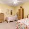 Pet Friendly Condo with Private Parking and Elevator