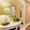 Pet Friendly Condo with Private Parking and Elevator