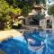 One bedroom semi-detached stone-built villa with beautiful gardens and pool - 利马索尔