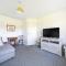 Spacious one bed apartment in a quiet leafy close.