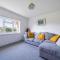 Spacious one bed apartment in a quiet leafy close.