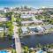 Renovated 2BR 2BA Waterfront Retreat with Stunning Intracoastal Views with Pool, Gym, Balcony - 布卡拉顿
