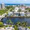 Renovated 2BR 2BA Waterfront Retreat with Stunning Intracoastal Views with Pool, Gym, Balcony - 布卡拉顿