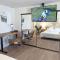 Bohemian Beach Pad with 5 beds, Patio & Non-pickup-truck Parking - لونغ بيتش