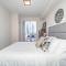CHOL Furnished Suites Heart of Downtown Toronto, 2 Beds, Free Parking, CN Tower View