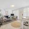 Sandy Shores Unit 4, 150m Flat walk to Beach - Long Beach