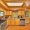 ERN832 - Lakeside Hideaway - Great Location! Close To All The Action! cabin - بيدجن فورج