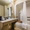 Quality Suites New Iberia