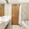 Silkhaus Canalside 2BR with Maid room in Canal Front Residence - Dubaj