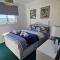 Sea View Holiday Chalet, access to sandy beach - Pets go free