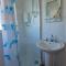Sea View Holiday Chalet, access to sandy beach - Pets go free